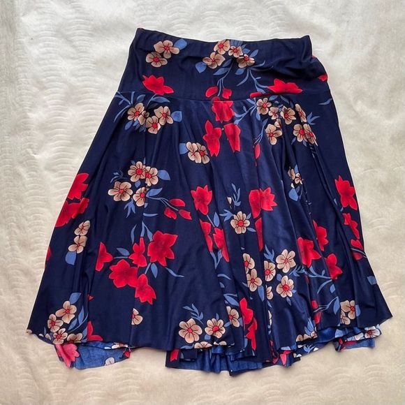 Navy Blue with Red Floral print Skirt with shorts Size small - Picture 1 of 6